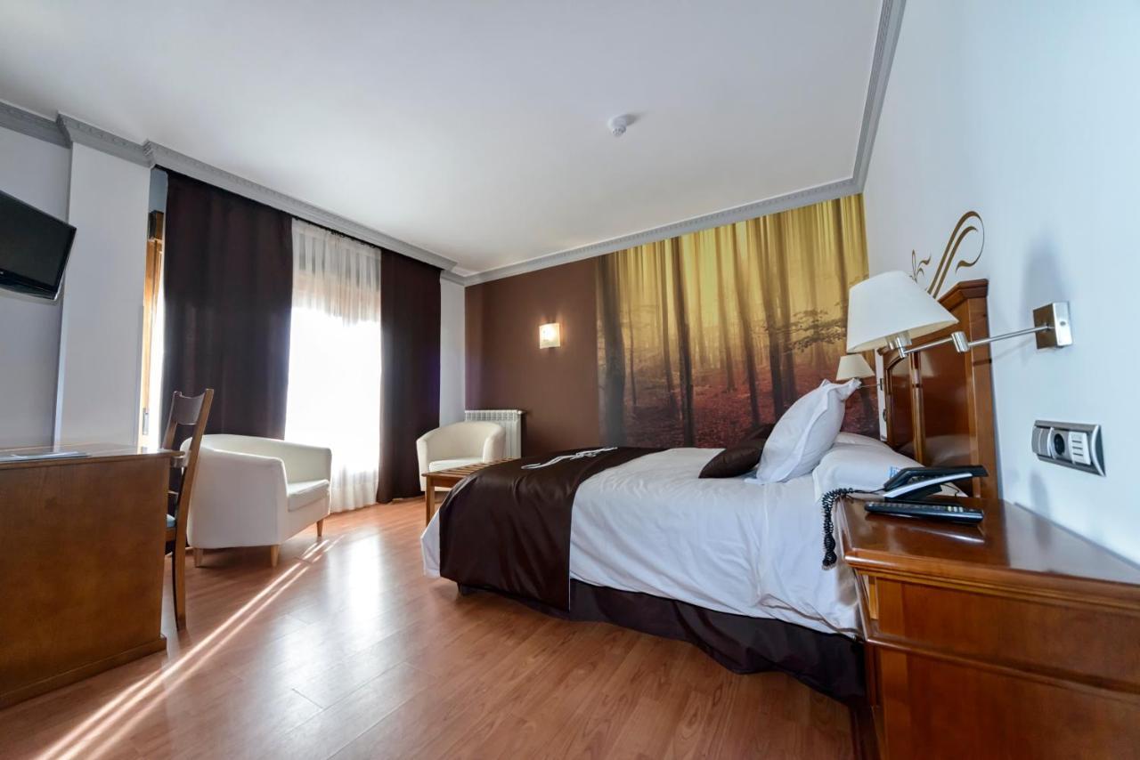 Hotel La Barrosa Abejar Buitenkant foto