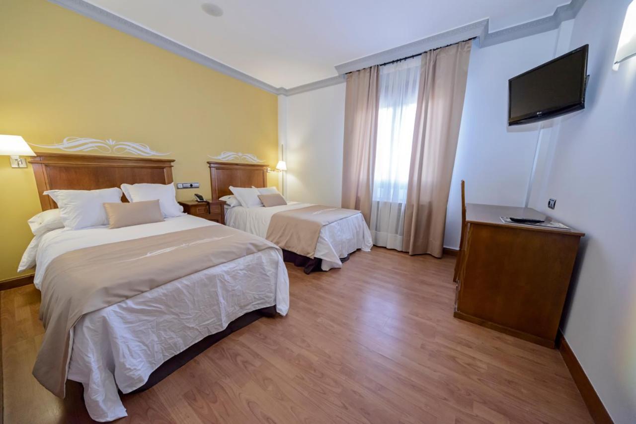 Hotel La Barrosa Abejar Buitenkant foto
